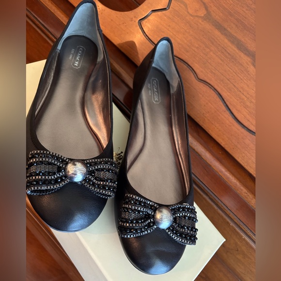 Coach Delores Sheep Black Leather Flats with Decorative Bow - Picture 9 of 10